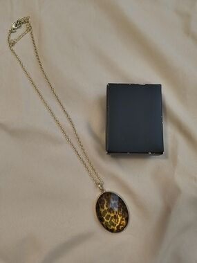 Avon Gold Tone Leopard Print Oval Pendant Necklace